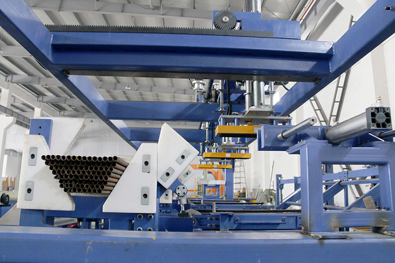 桁架机器人运用电永磁吸盘爪手搬运钢管案例