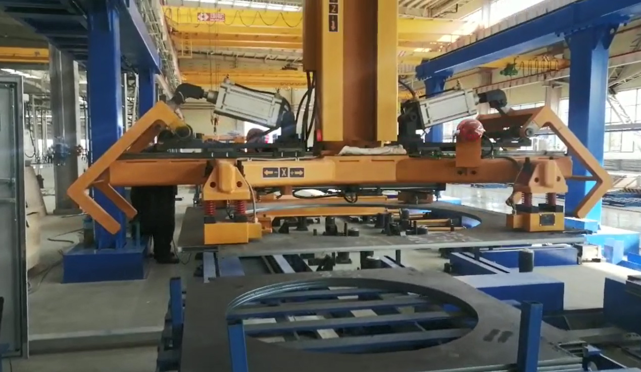自动化电永磁吸盘配合桁架机器人吊运异形板