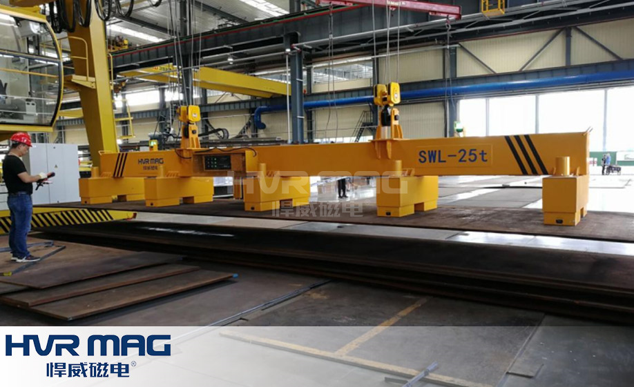 悍威磁电钢板电永磁吊具吊装现场