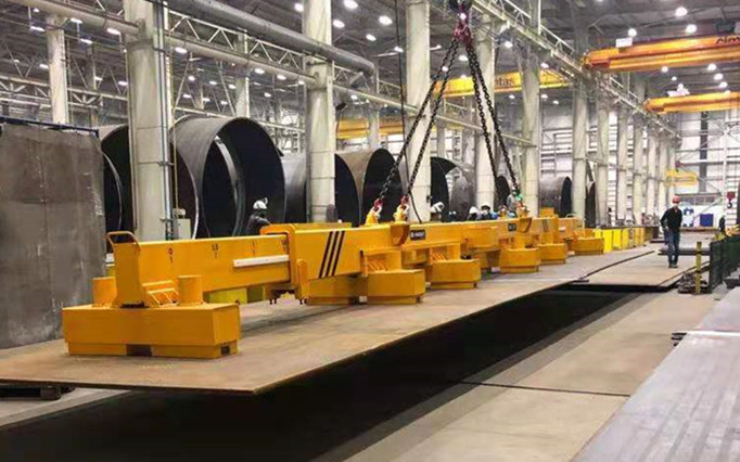 厚重钢板切割线上料_20吨磁力伸缩梁钢板吊具